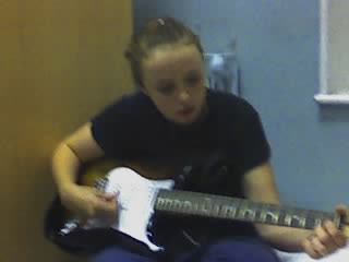 Coline avec sa guitare